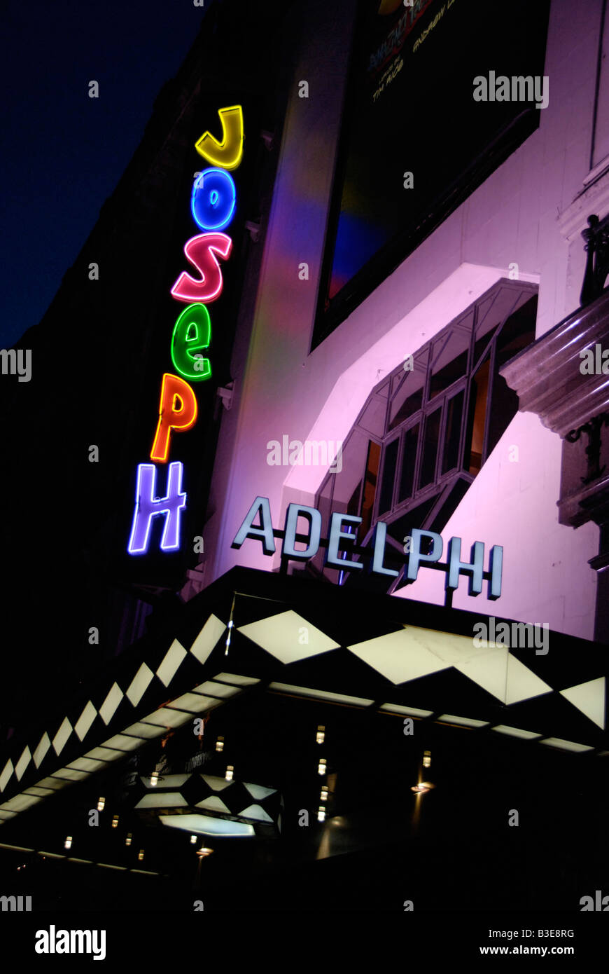 Adelphi Theatre an der Nacht der Strang London England Stockfoto