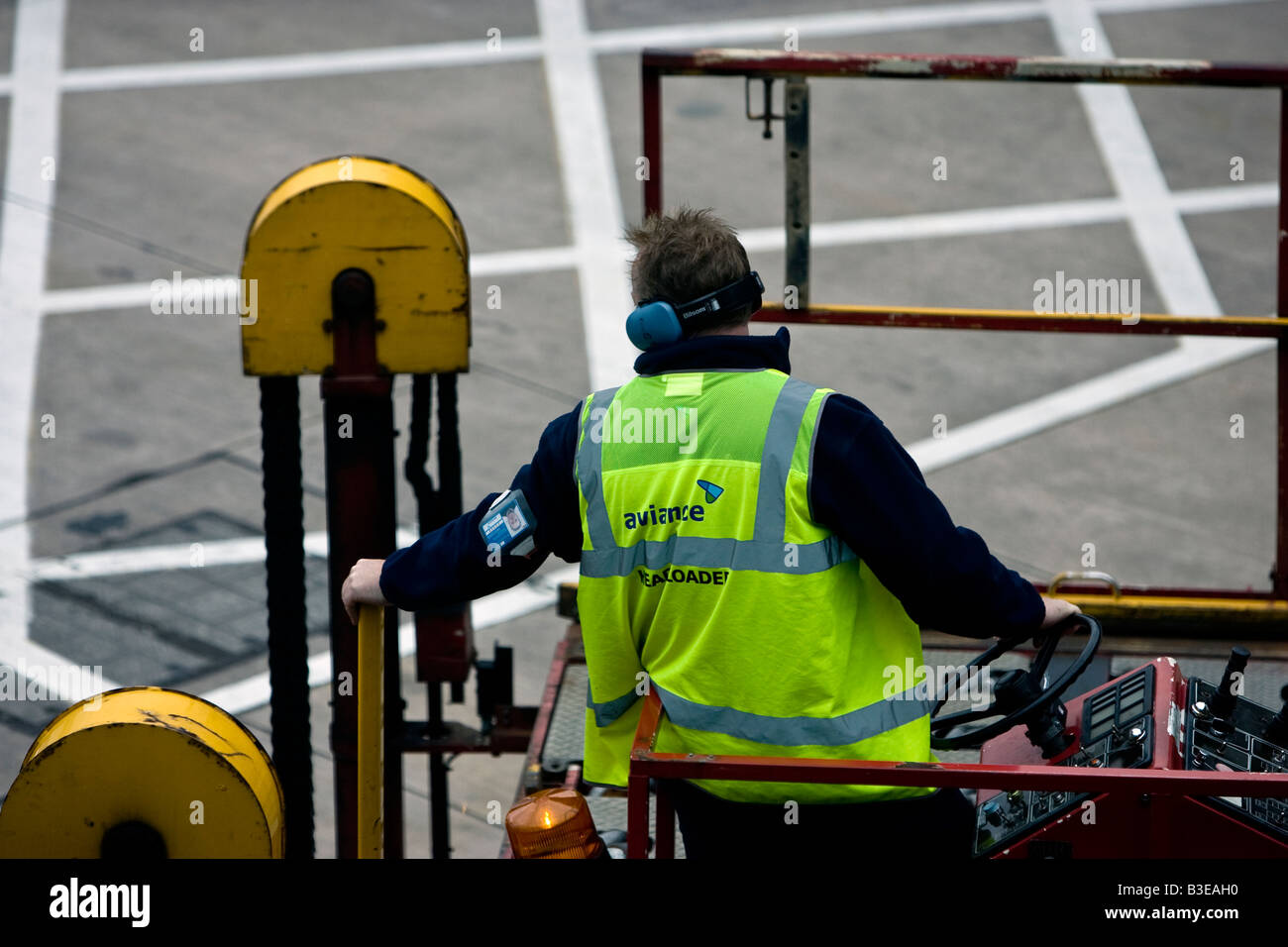 Baggage handler Fotos und Bildmaterial in hoher Auflösung Alamy