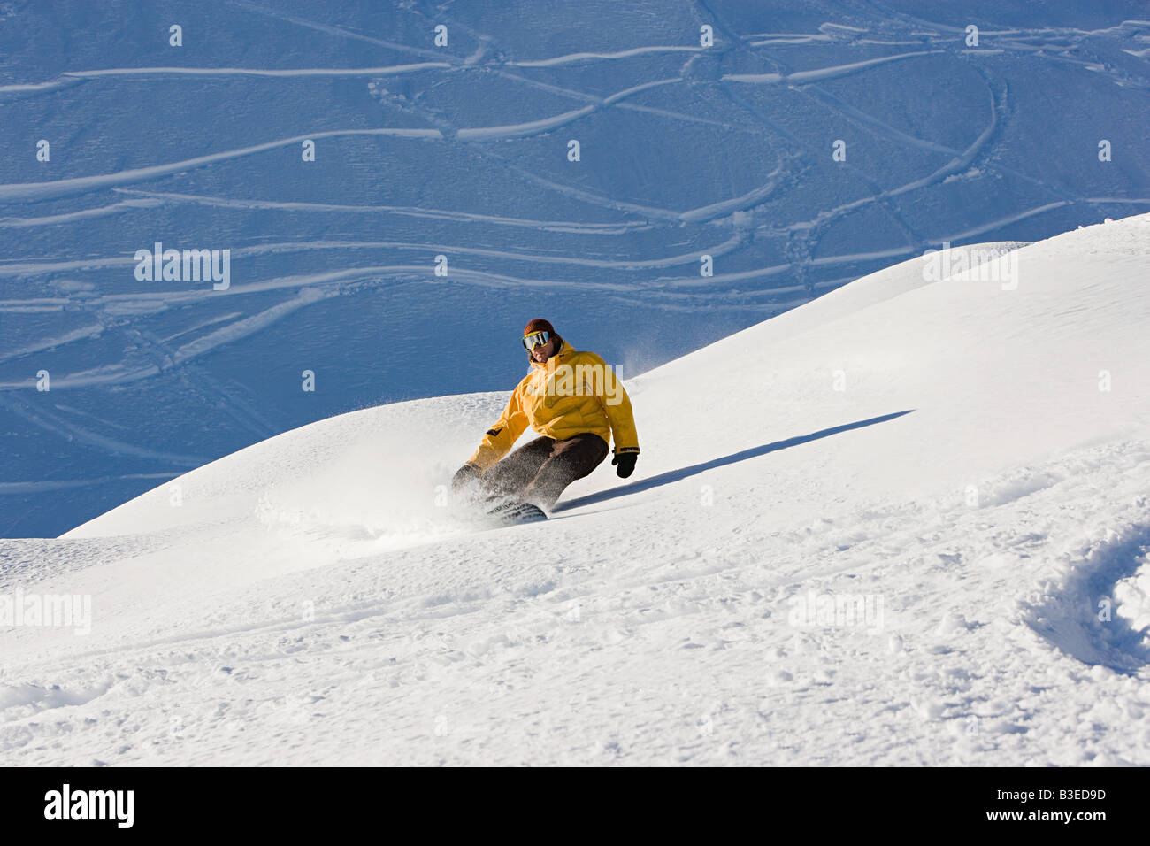 Ein Mann, Snowboarden Stockfoto