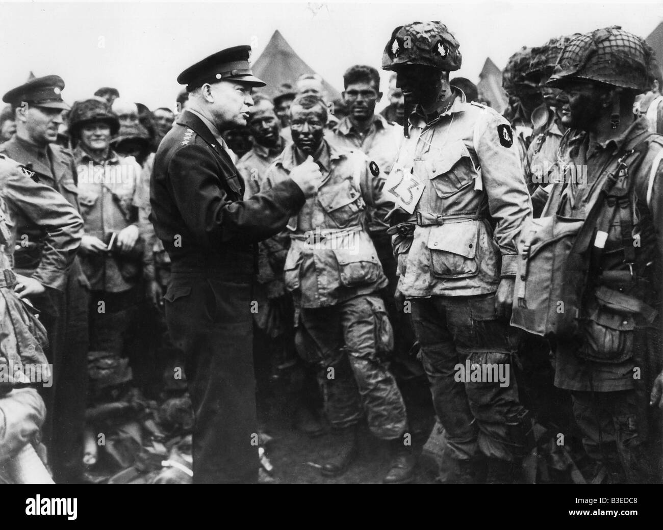 Eisenhower mit eindringenden Truppen 1944 Stockfoto