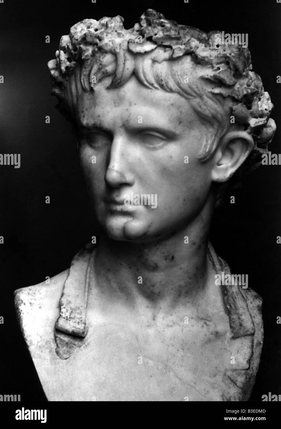 Augustus (Imperator Caesar Augustus), 23.9.63 v. Chr. - 19.8.14 n. Chr., römischer Kaiser 13.1.27 v. Chr. - 19.8.14 n. Chr., Porträt, Büste, Marmor, ca. 20 v. Chr., Glyptothek München, Corona civica oder Corona triumphalis, Stockfoto