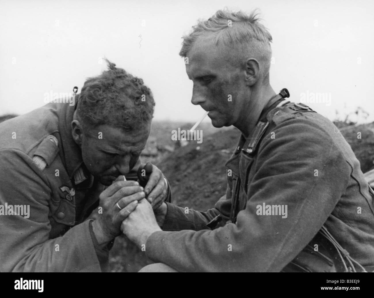 Deutsche Soldaten Rauchen / E.Front / 1941 Stockfoto