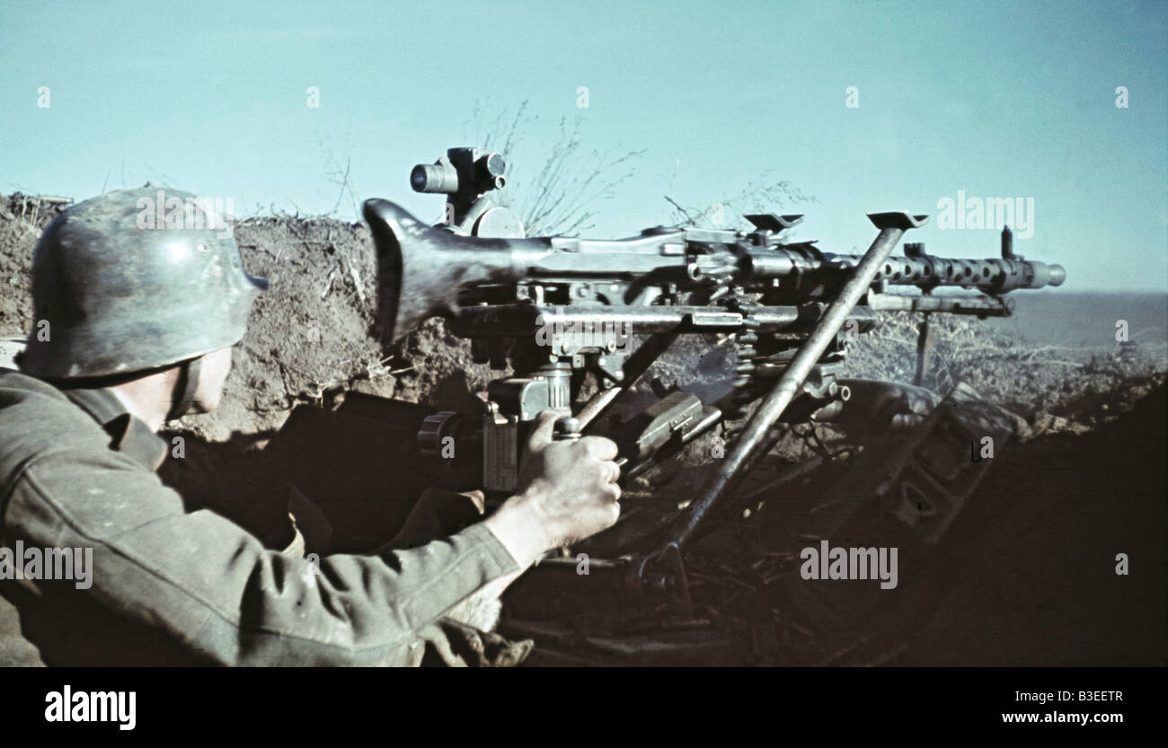 Deutscher MG-Schütze mit dem Ziel / WWII / 1942 Stockfoto