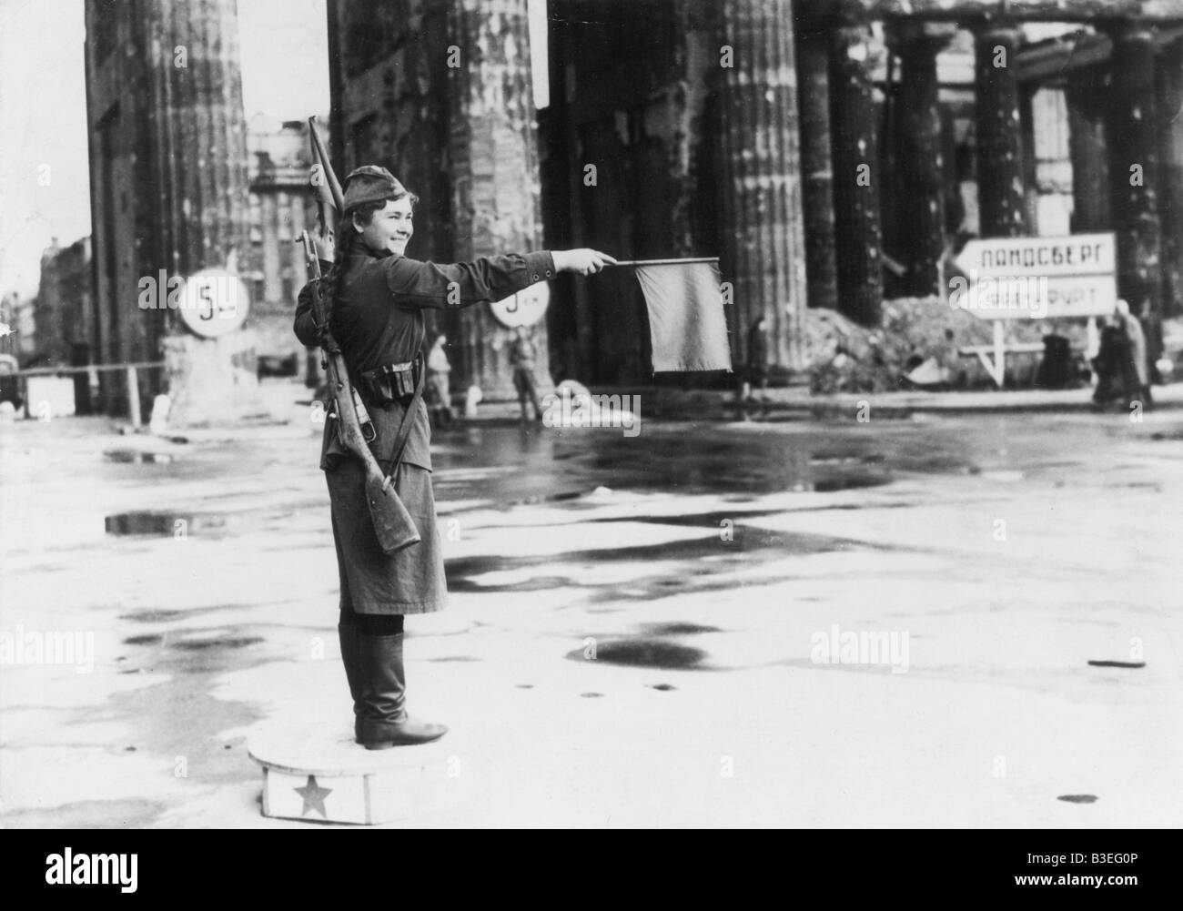 Sowjetische militärische Polizistin/Berlin/1945 Stockfoto