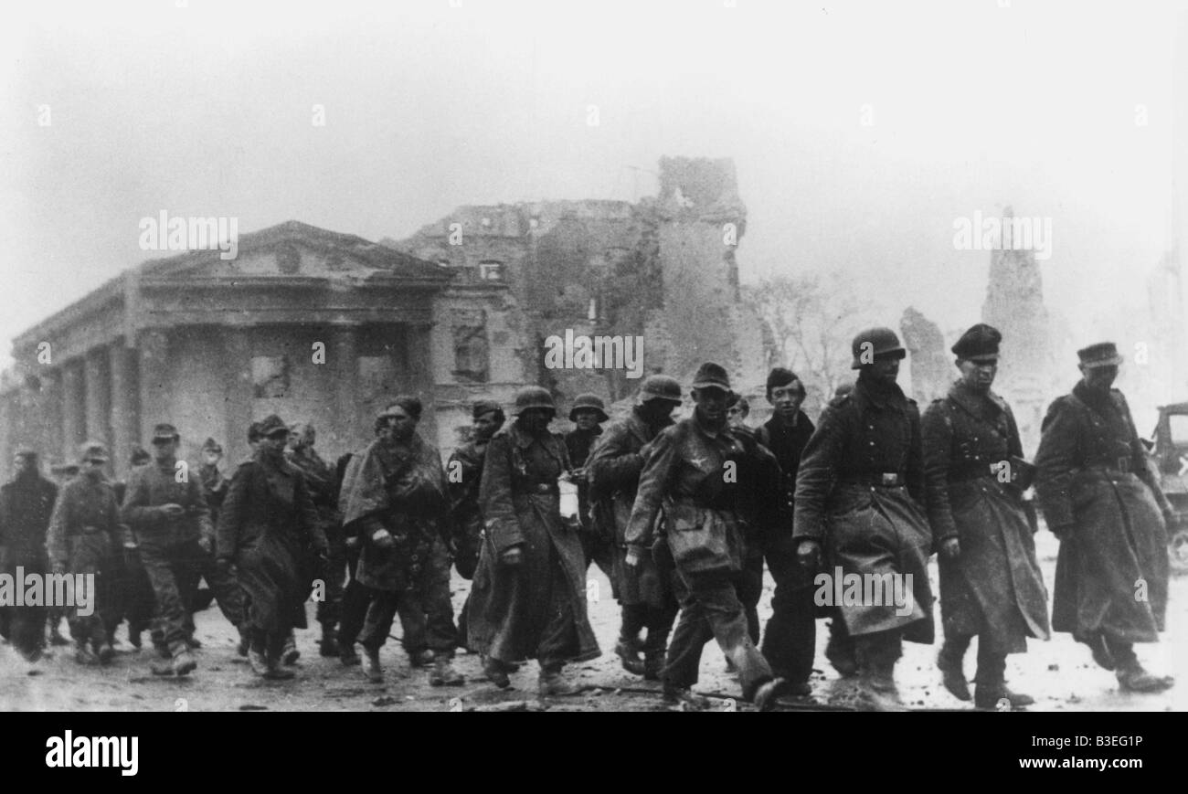 Deutsche Soldaten besiegt / Berlin / 1945 Stockfoto