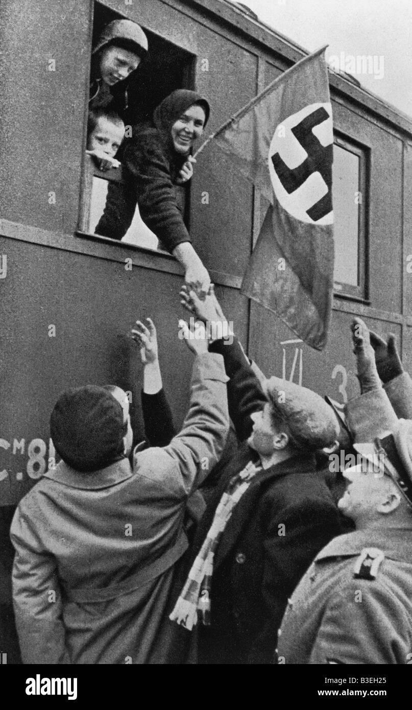 Verlassen Zug mit Siedlern, November 1940 Stockfoto