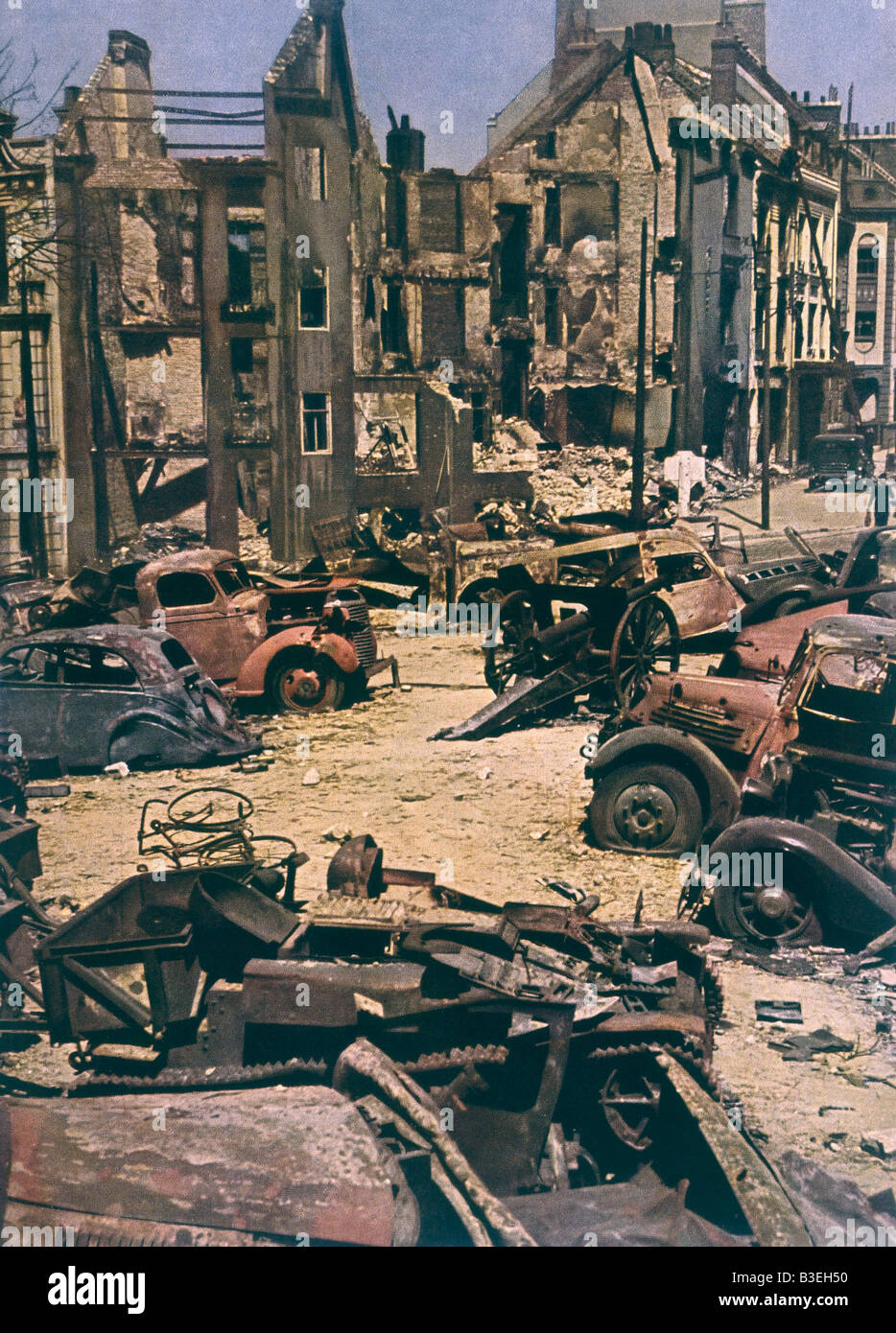 Calais nach Bombenangriff 1940. Stockfoto