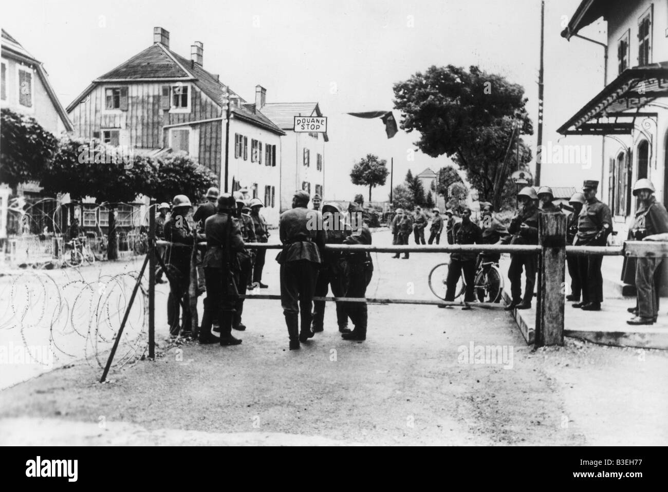 Deutsche Soldaten auf Fr.-schweizerischen Grenze 1940 Stockfoto