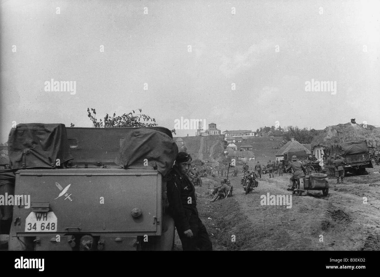 Marschieren zu Charkow April 1942 Stockfoto