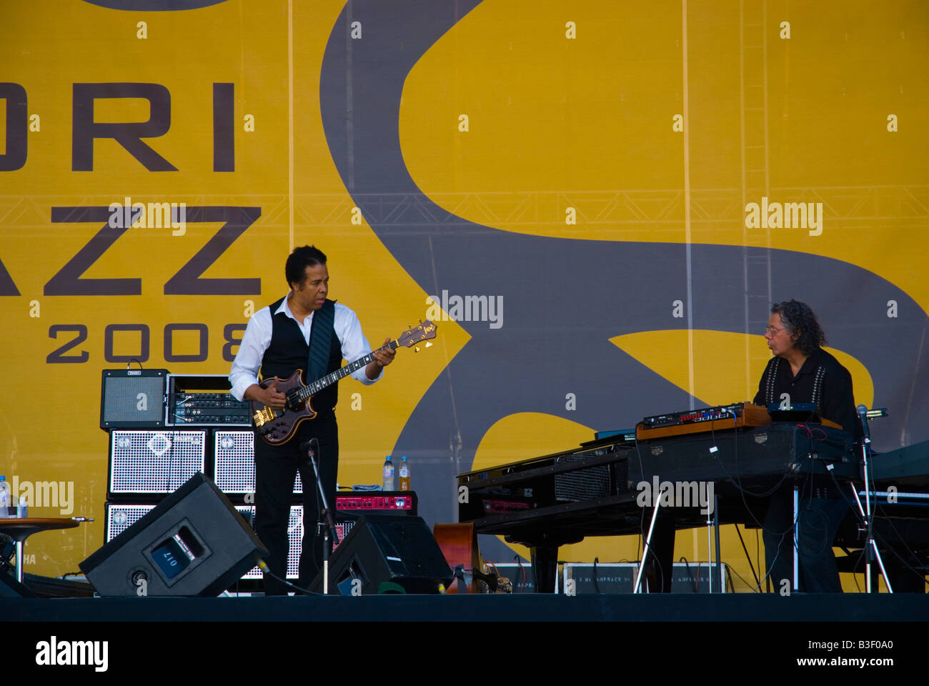 Stanley Clarke und Chick Corea während Rückkehr für immer bei Pori Jazz Festival 2008 in Finnland Europa Konzert Stockfoto