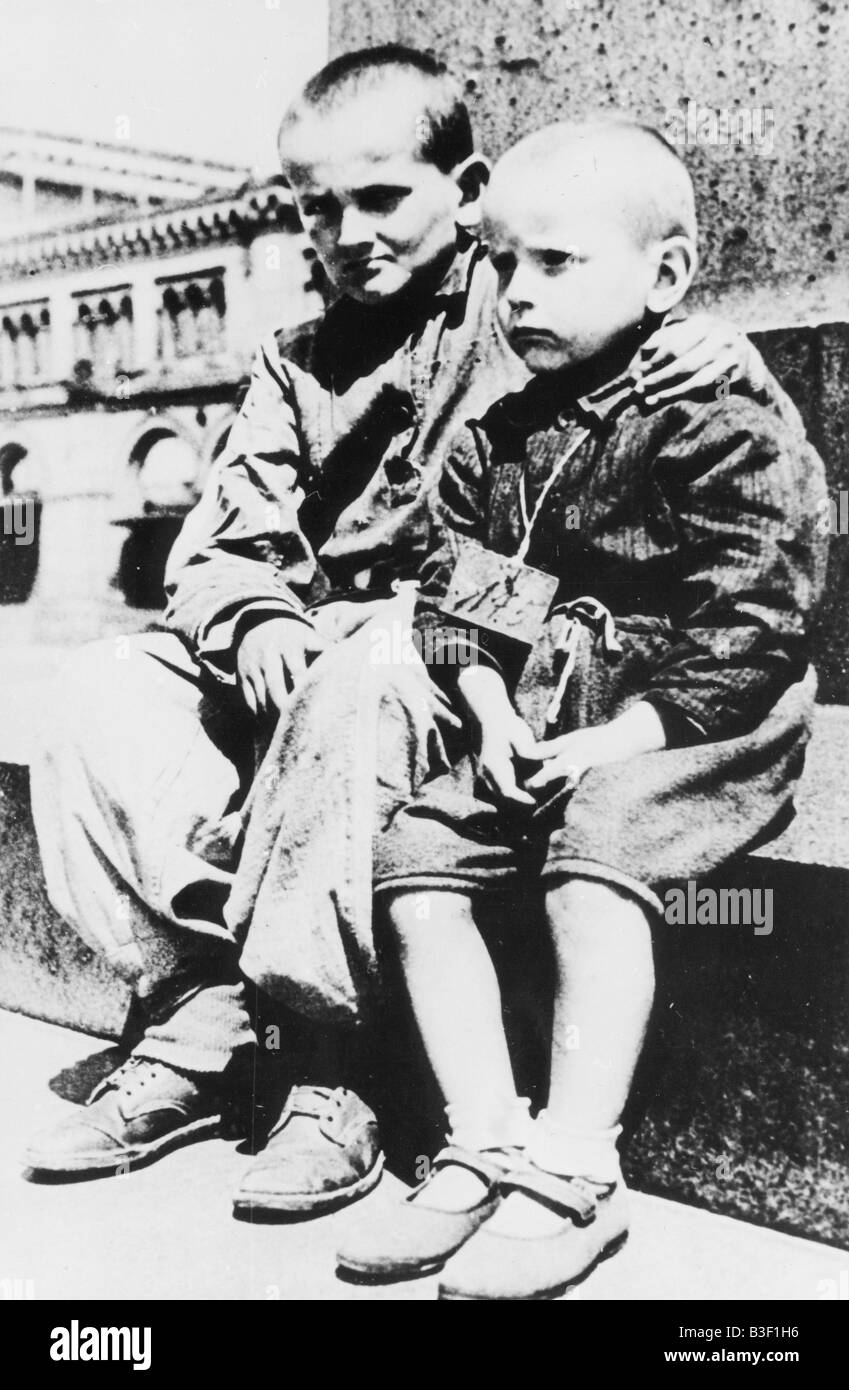 Kinder ohne Eltern, 1945. Stockfoto