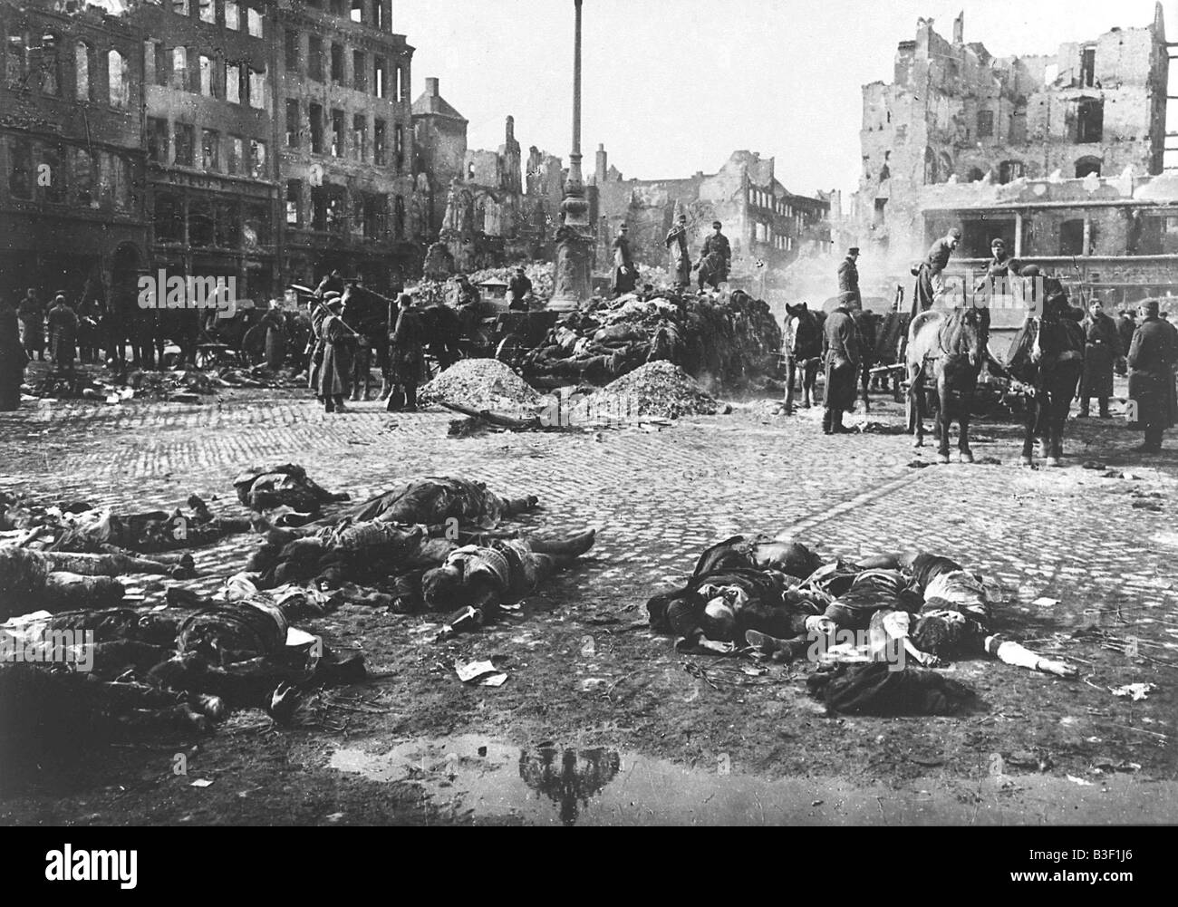 Dresden, Verbrennung der Leichen 1945. Stockfoto