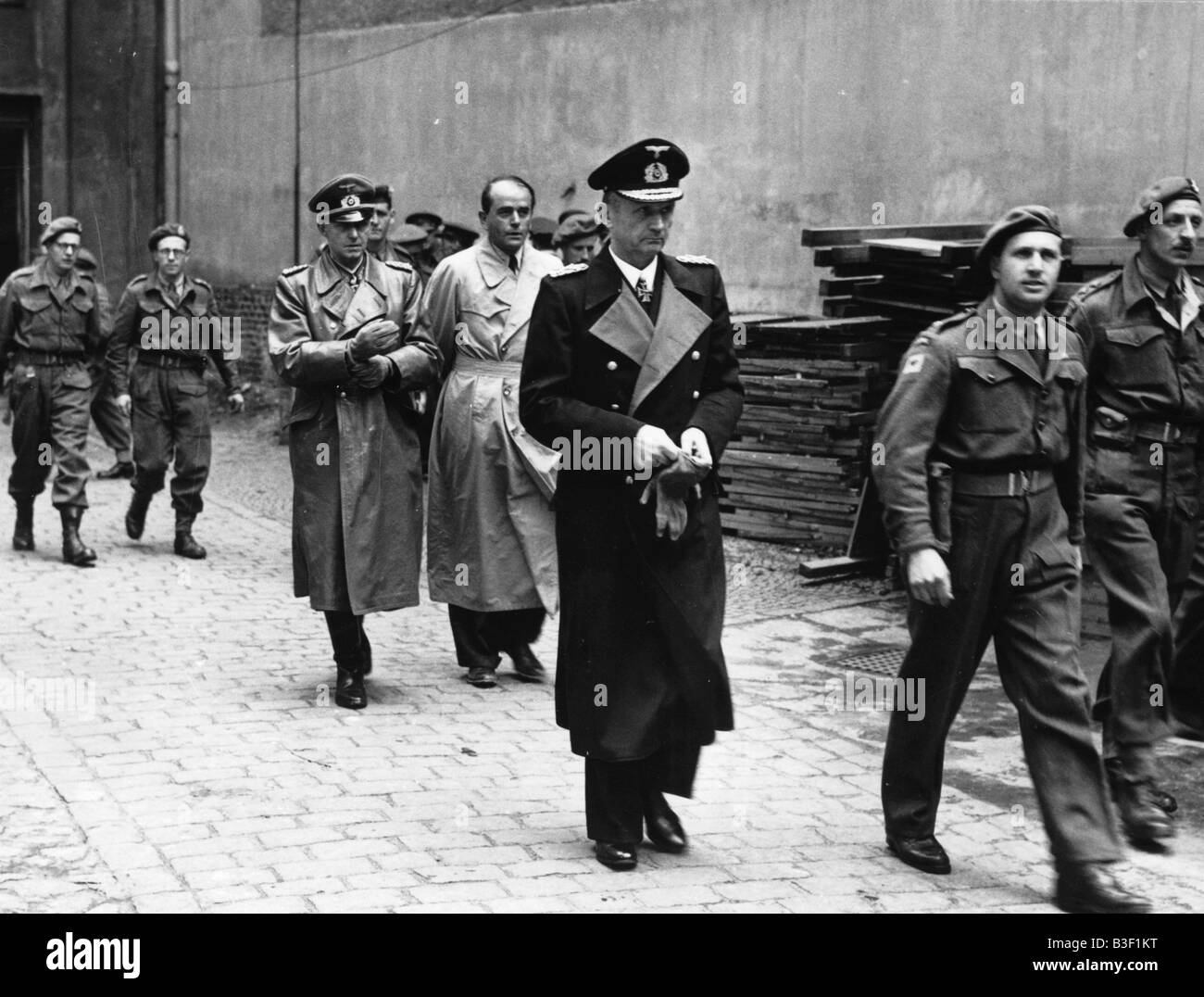 D÷Nitz, Speer und Jodl / Verhaftung / 1945 Stockfoto