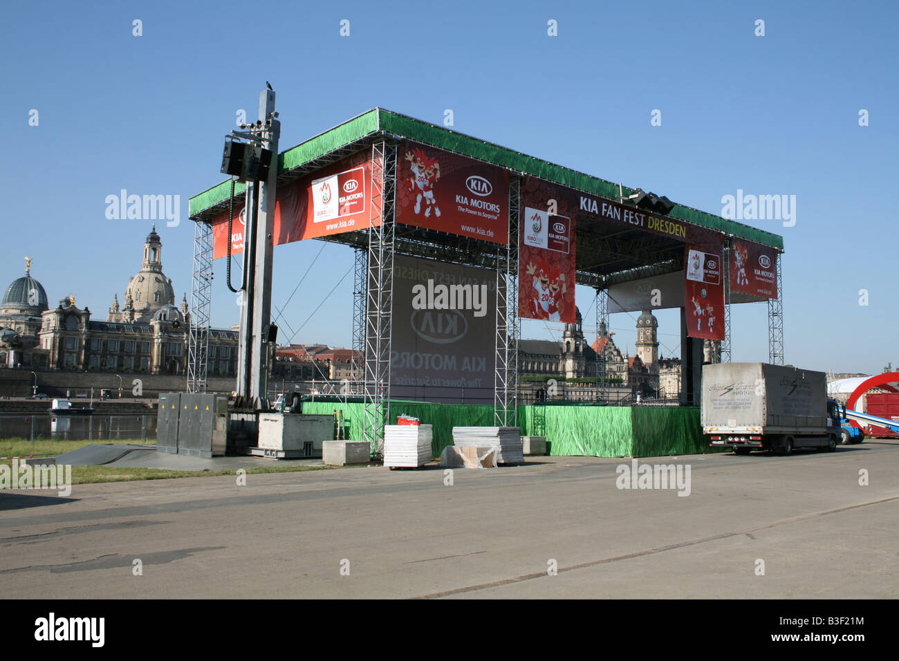 Freilichtbühne für Kia Fanmeile Dresden während der Euro 2008 Juni 2008 Stockfoto