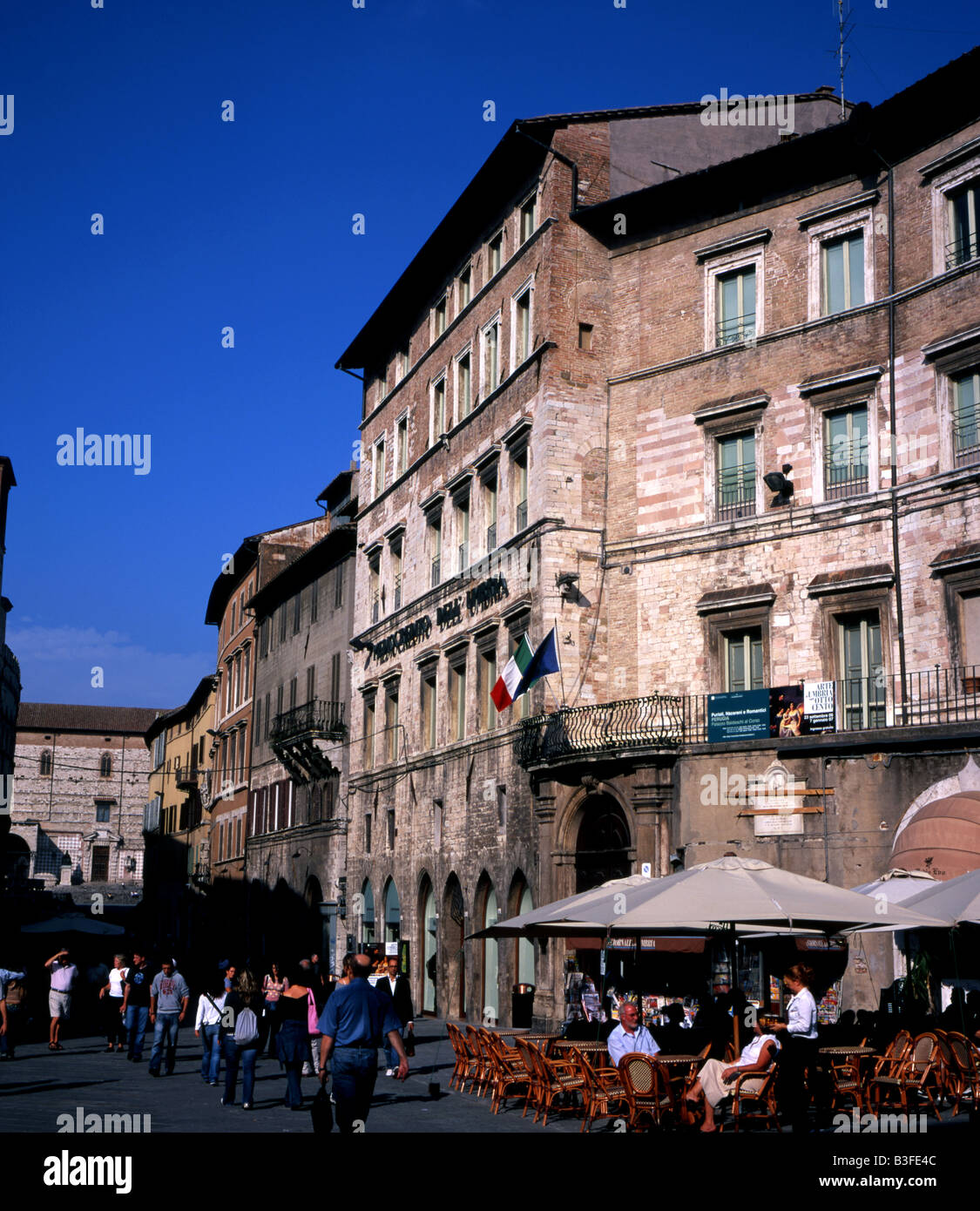 Der Corso Vannucci mit Blick auf den Dom Bars und Café Perugia Umbrien Italien Stockfoto