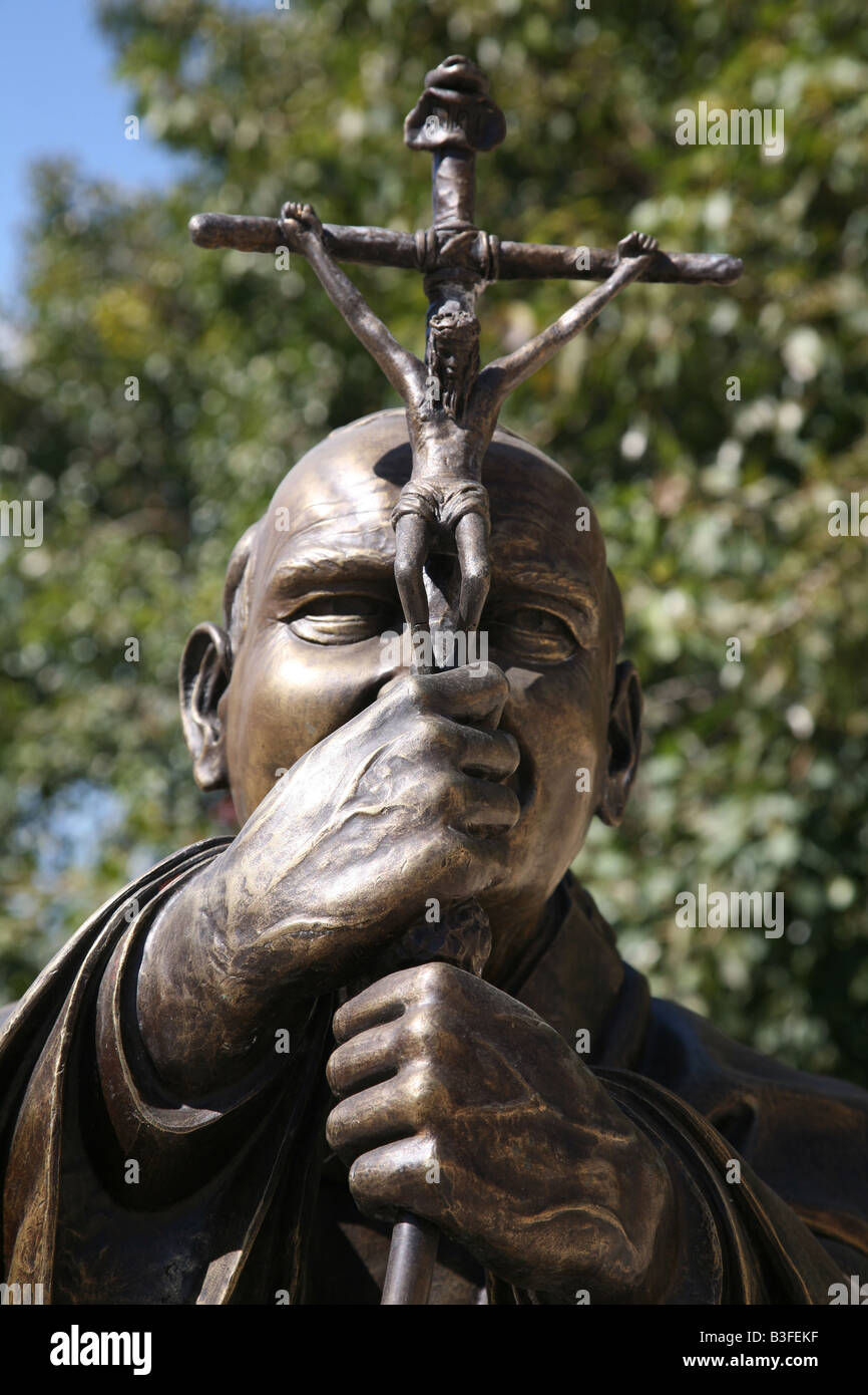 Büste von Papst Johannes Paul II befindet sich direkt vor der Kathedrale Santa Maria la Menor in Santo Domingo, Dominikanische Republik Stockfoto