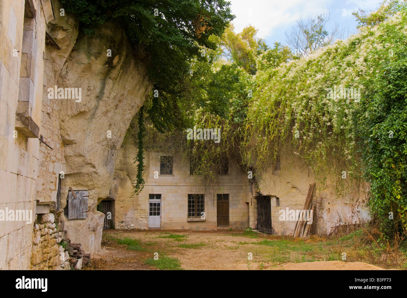 Felswand / Höhle Höhlenwohnungen Wohnungen, Crissay-Sur-Manse, Indre-et-Loire, Frankreich. Stockfoto