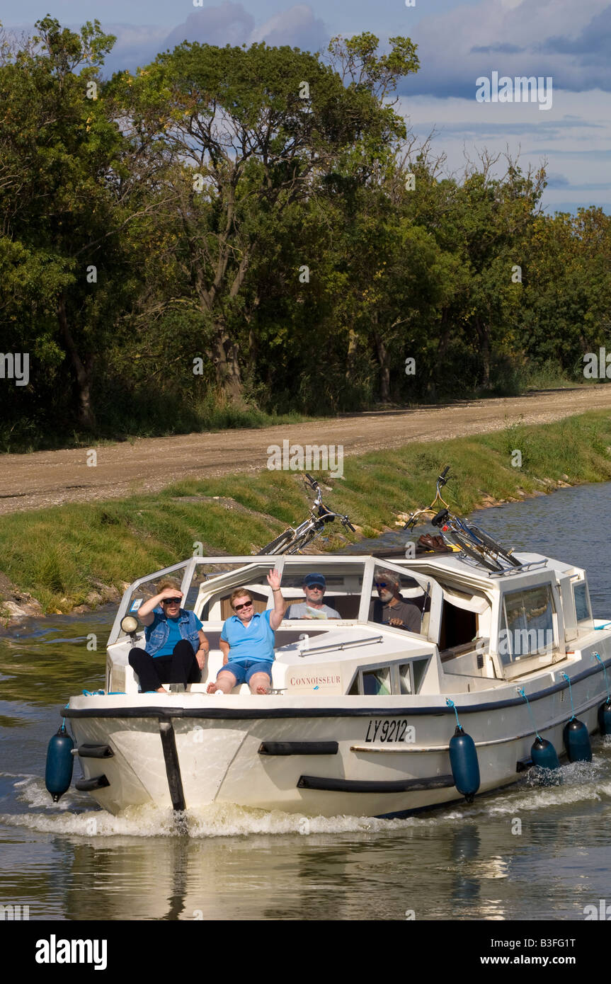 Europa-Frankreich-Provence-Camargue Touristen Kreuzfahrt entlang des Kanals in der Petite Camargue in der Nähe von Aigues Mortes Canal du Rhône eine Sete Stockfoto