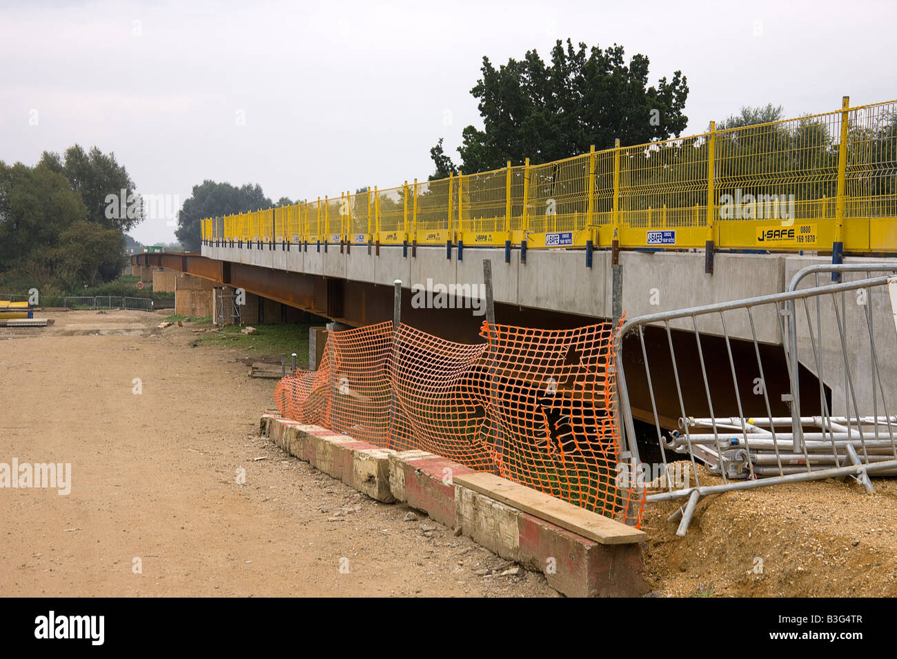 Neue Brücke im Bau über den Fluss Ouse in St. Ives bereit für die neue geführte Bus-route Stockfoto