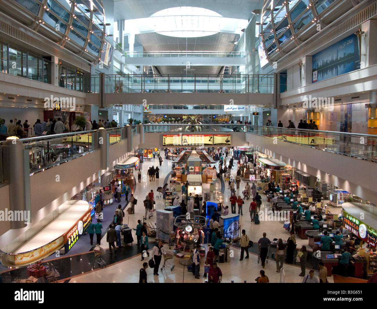 Innen der internationale Flughafen Dubai Dubai VAE Naher Osten Stockfoto