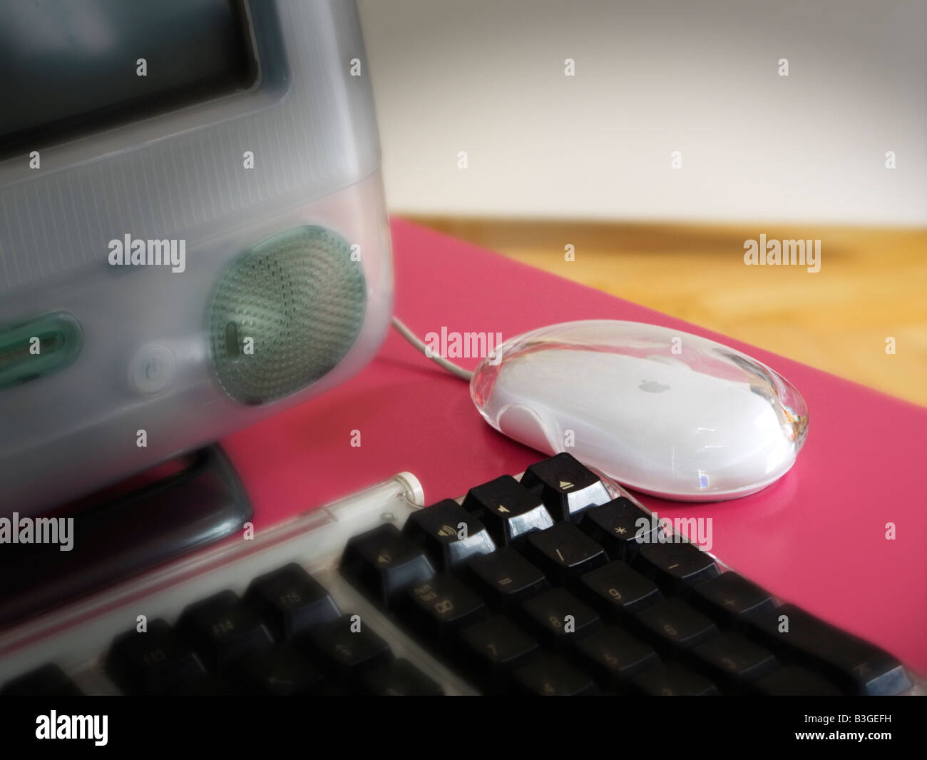 Apple Maus und gebrauchten alten iMac Computer digital verändert Foto Stockfoto