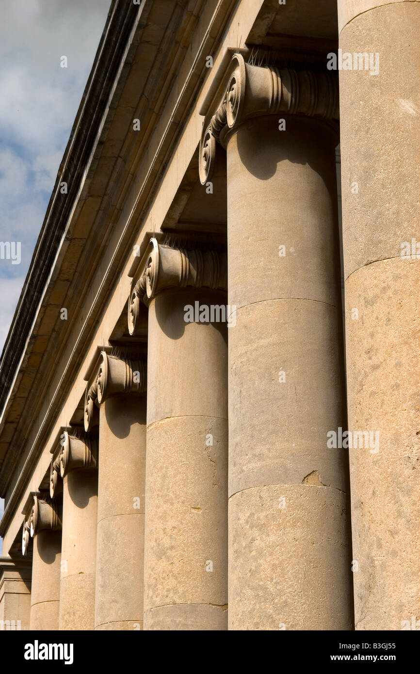 Georgische Neo-klassizistischen Säulen in Cheltenham (Pumpenhaus) Stockfoto