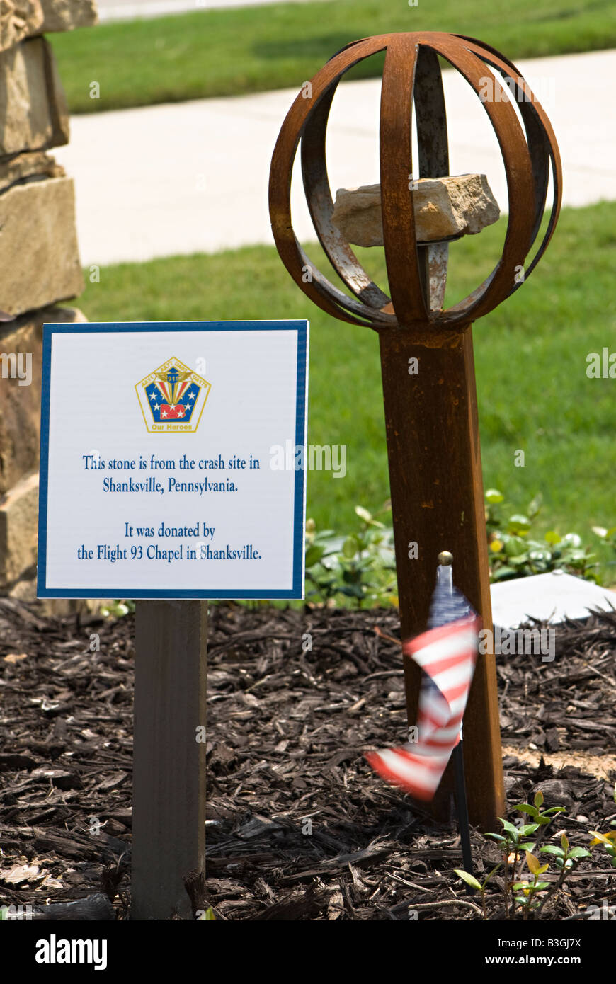 Kalkstein-Fragment von Shanksville am 9-11 Aircrew Memorial in Grapevine, TX Stockfoto