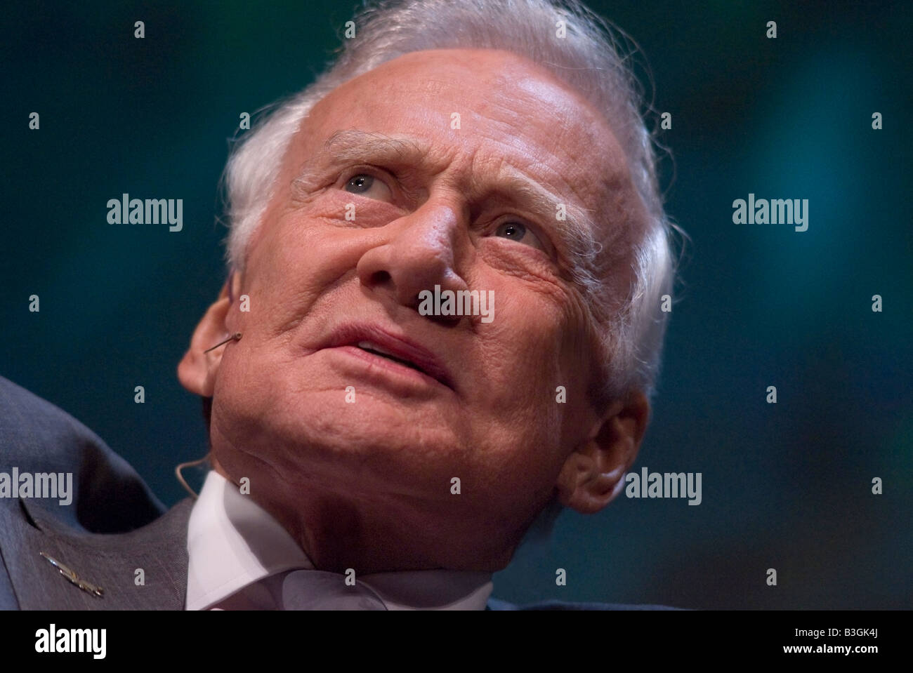 Astronaut Buzz Aldrin, wer während der Weltraum-Mission von Apollo 11 auf dem Mond im Jahr 1969 ging, zu sprechen, während einer Konferenz im Jahr 2008 Stockfoto