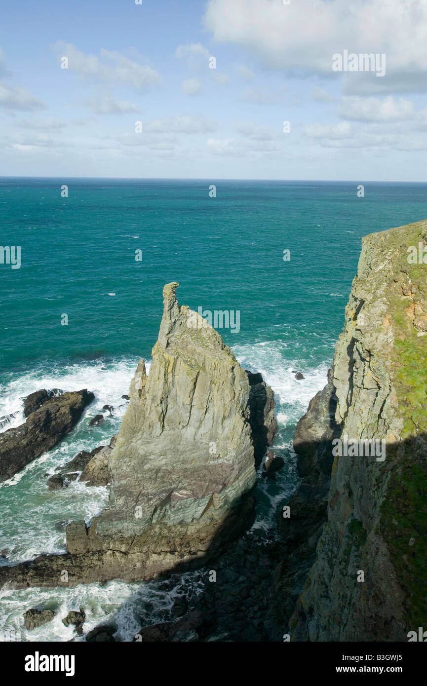 Meer-Stack in der Nähe von Stepper Point in der Nähe von Padstow auf die Cornish coast UK Stockfoto