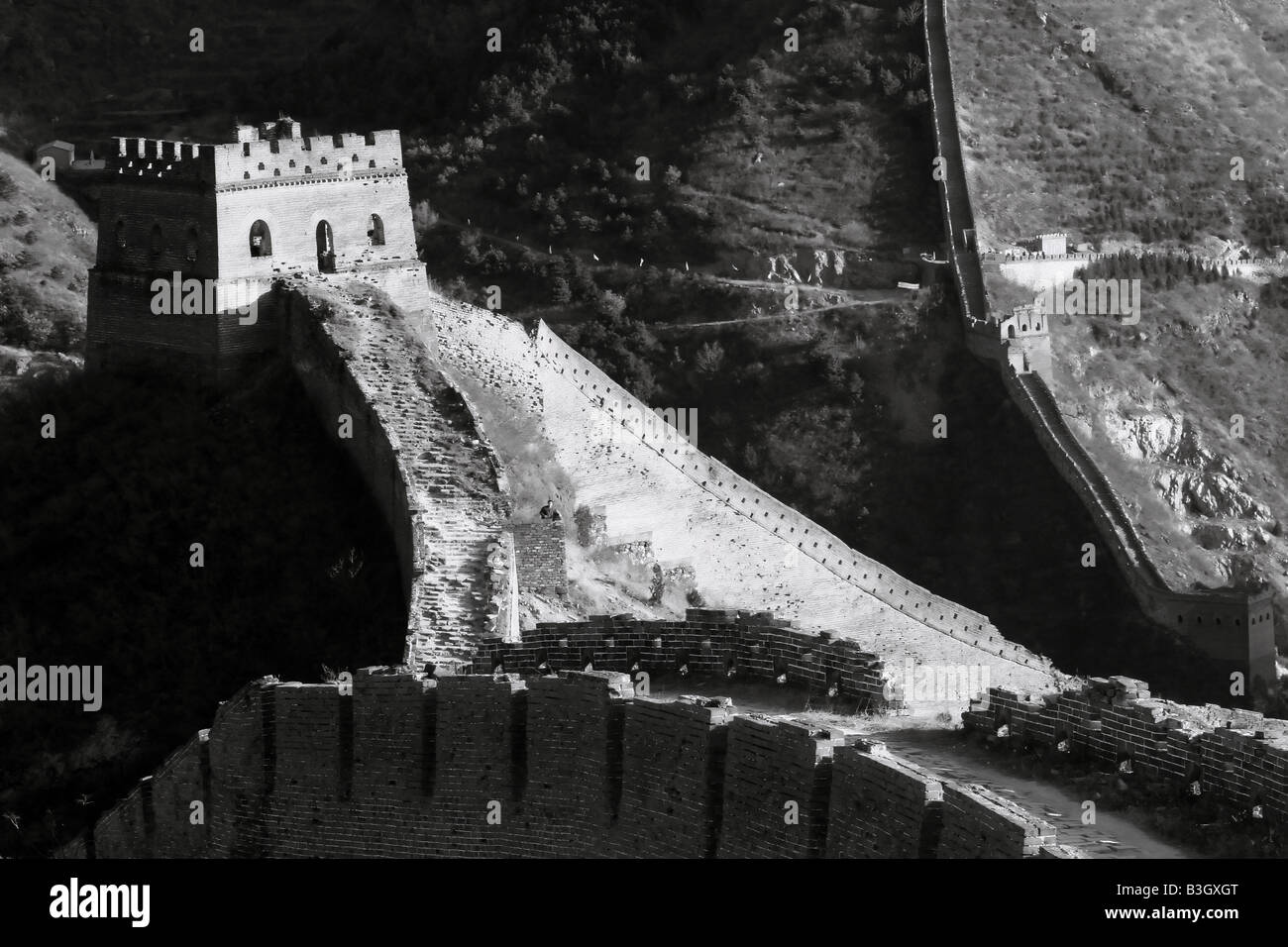 Blick auf die Mutianyu Great Wall Of China, die sich durch das Land schlängelt. Stockfoto