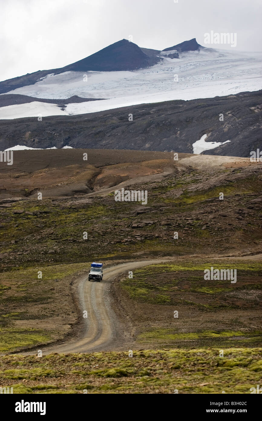 Ein Jeep, Reiten durch Snaefellsjökull Nationalpark, Island. Stockfoto