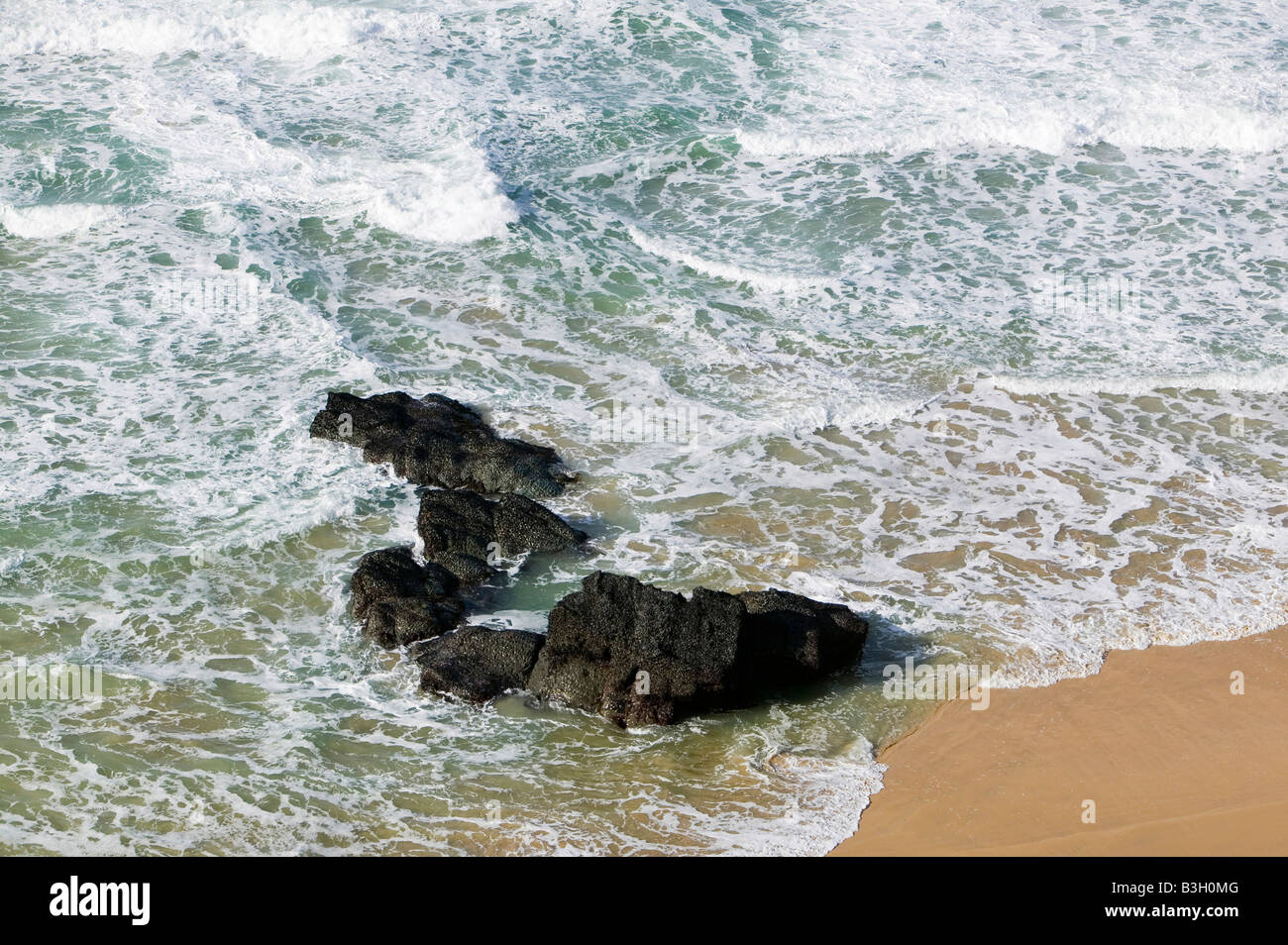 Wellen aus Stepper Point in der Nähe von Padstow auf die Cornish Küste UK Stockfoto