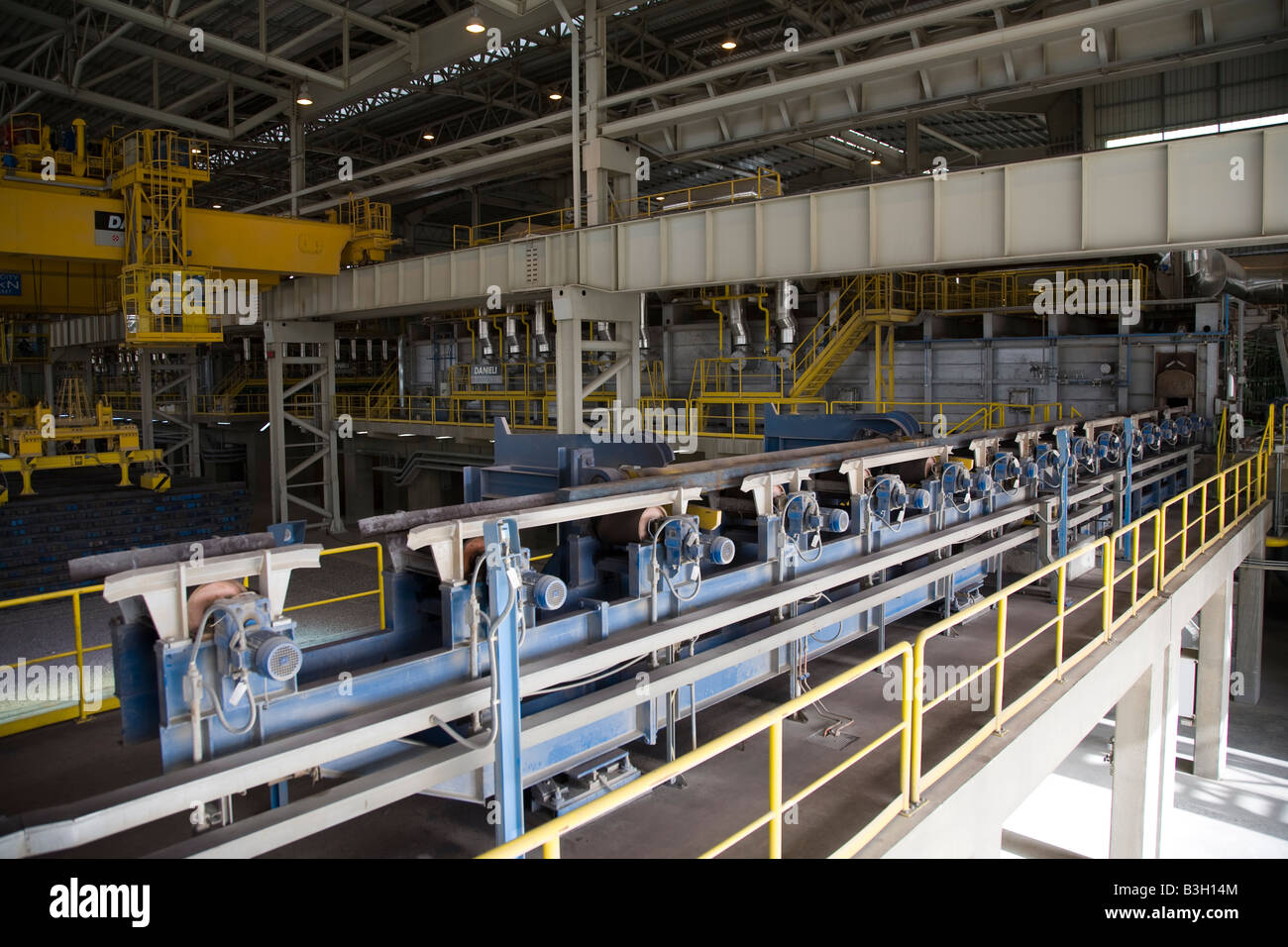 schwere industrielle Ausrüstung auf Produktionslinie am EISF Steel Plant Abu Dhabi Vereinigte Arabische Emirate VAE Naher Osten arabischen Golf Stockfoto