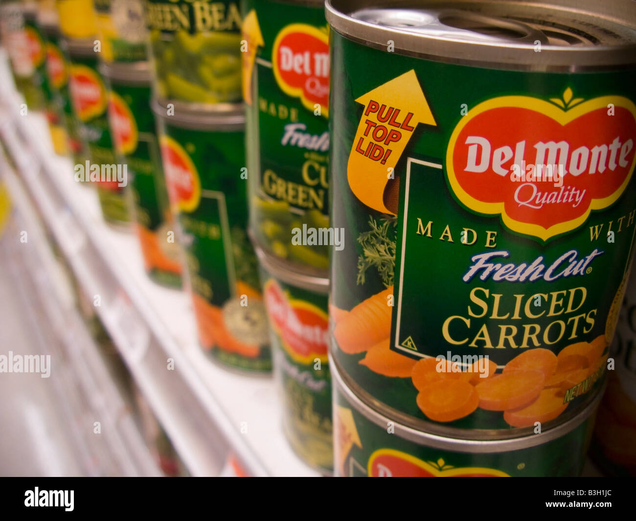 Dosen von Del Monte Foods Gemüsekonserven auf einem Supermarktregal in New York Richard B Levine gesehen werden Stockfoto