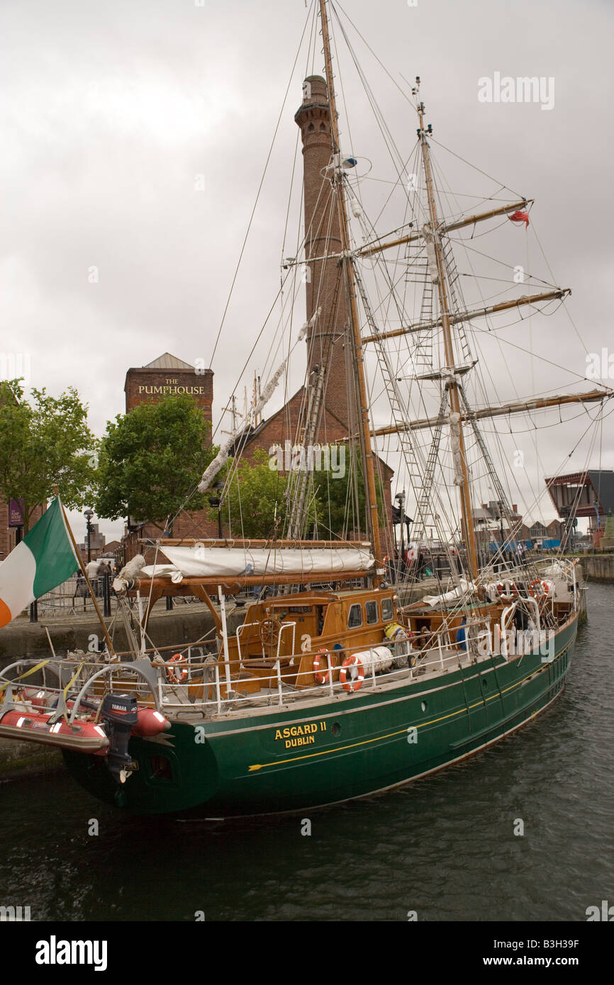 Das Segelschiff Asgard II beim hohen Schiffe Rennen in Liverpool Juli 2008 in Canning Dock von Albert Dock Stockfoto