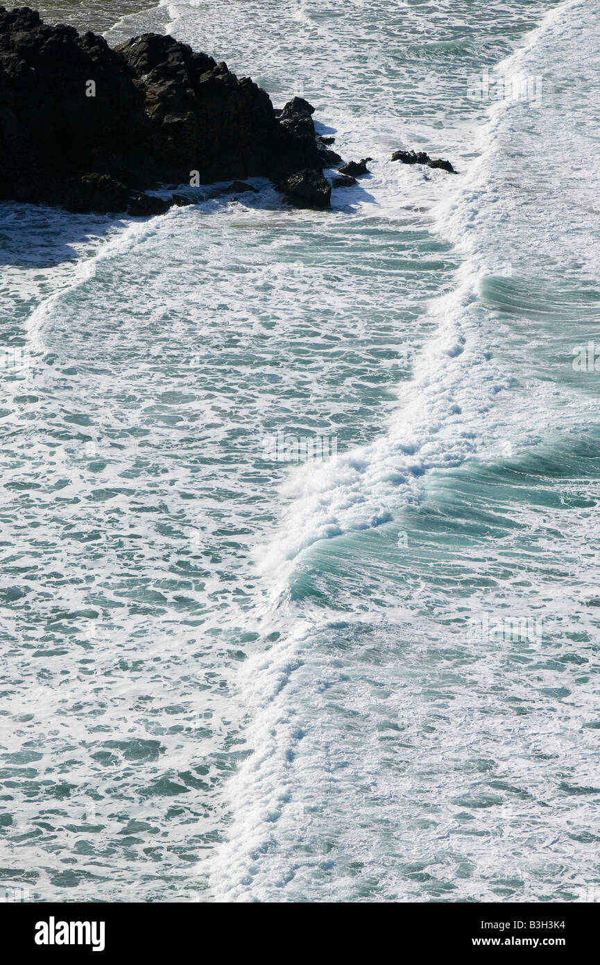 Wellen in der Nähe von Port Quin auf die Cornish Küste UK Stockfoto