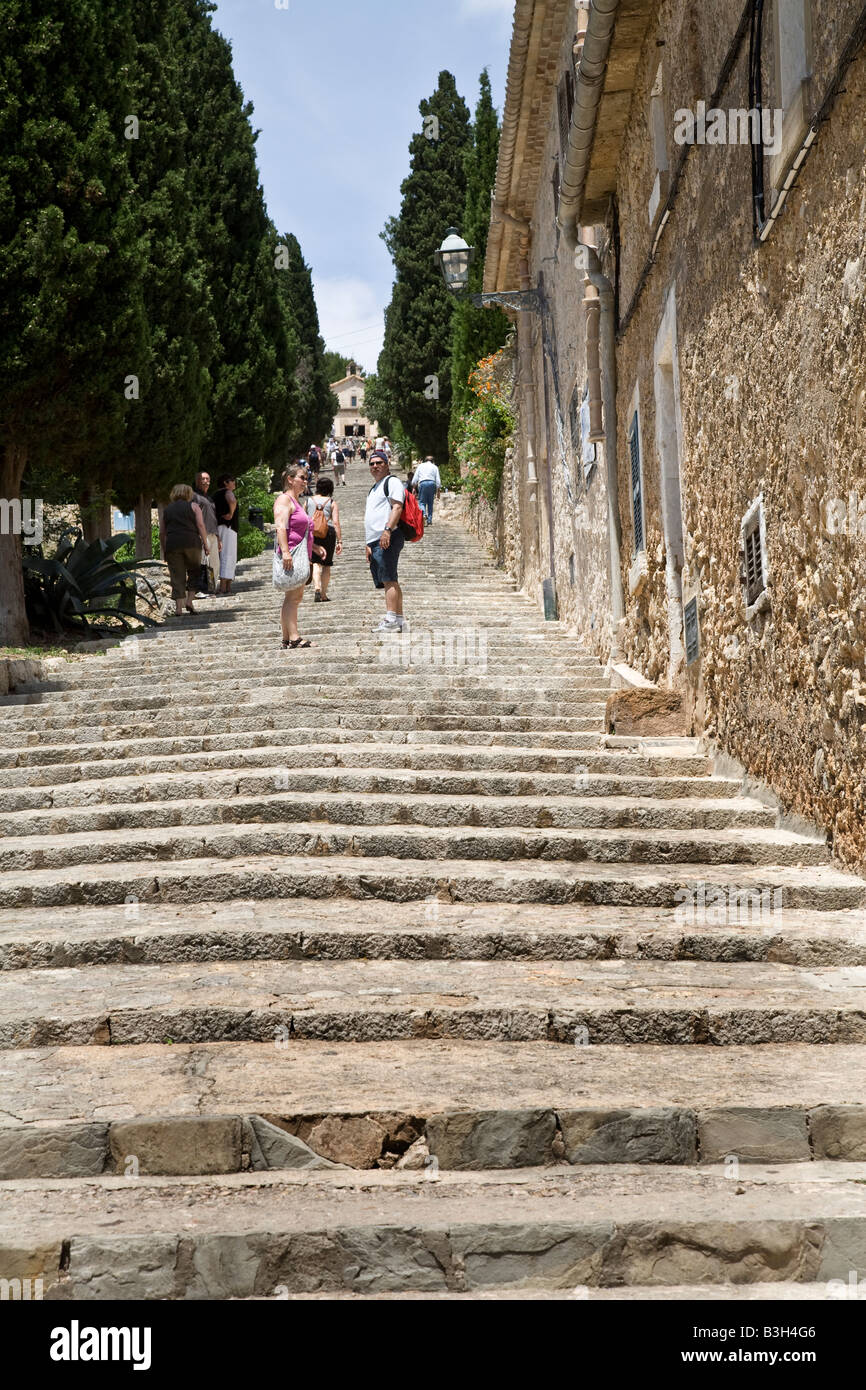 Die 365 Stufen in Pollenca, Mallorca die Calvari Kirche führen. Stockfoto