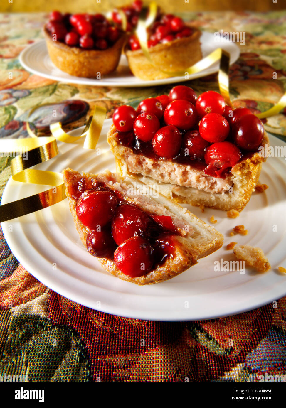 Cranberry Pork Pie - traditionelle britische Weihnachten Winter Essen gekrönt Stockfoto