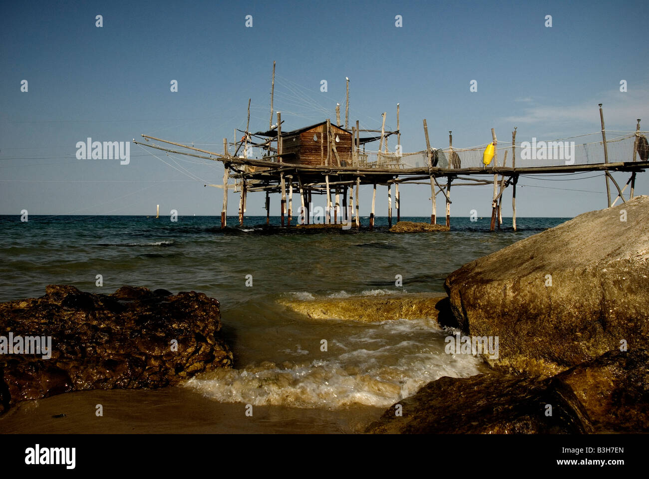 Italien, Abruzzen. 2008. eine Trabucco, eine italienische alte Fischerei-Maschine Stockfoto