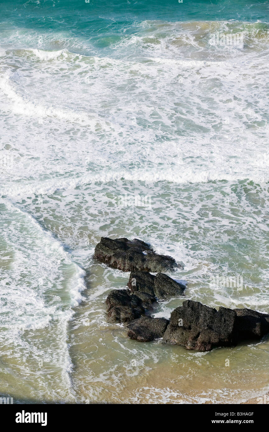 Wellen aus Stepper Point in der Nähe von Padstow auf die Cornish Küste UK Stockfoto