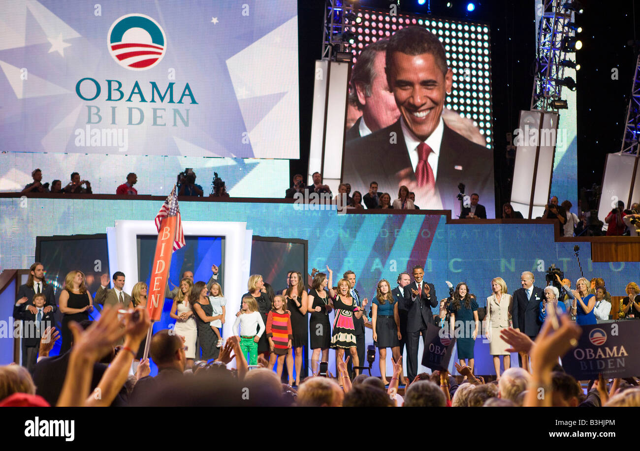 Familie Barack Obama und Joe Biden auf der Bühne der DNC Denver CO Stockfoto