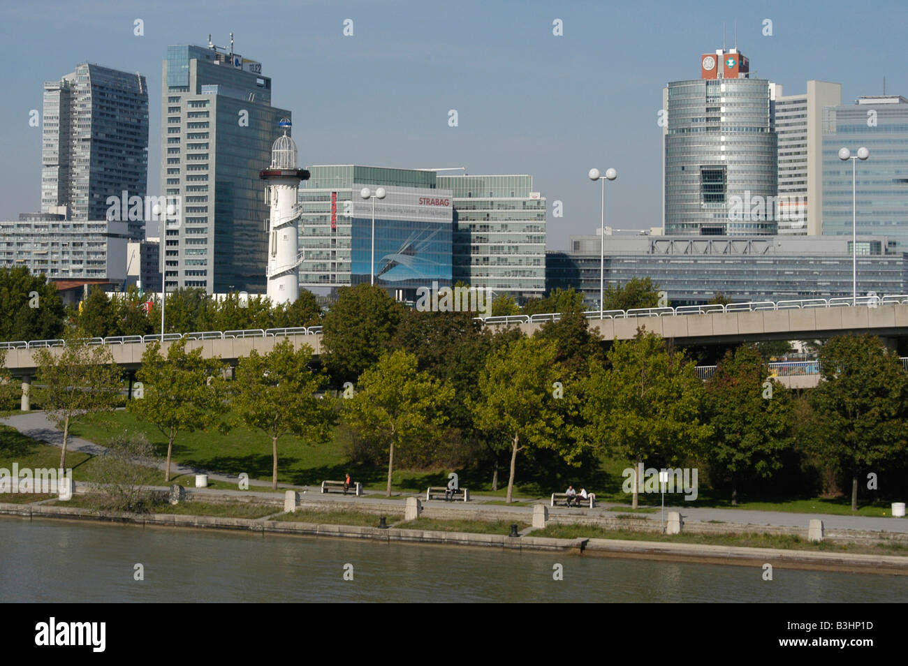 Neue Donau-City-Gehäusen und Bürogebäude Stockfoto