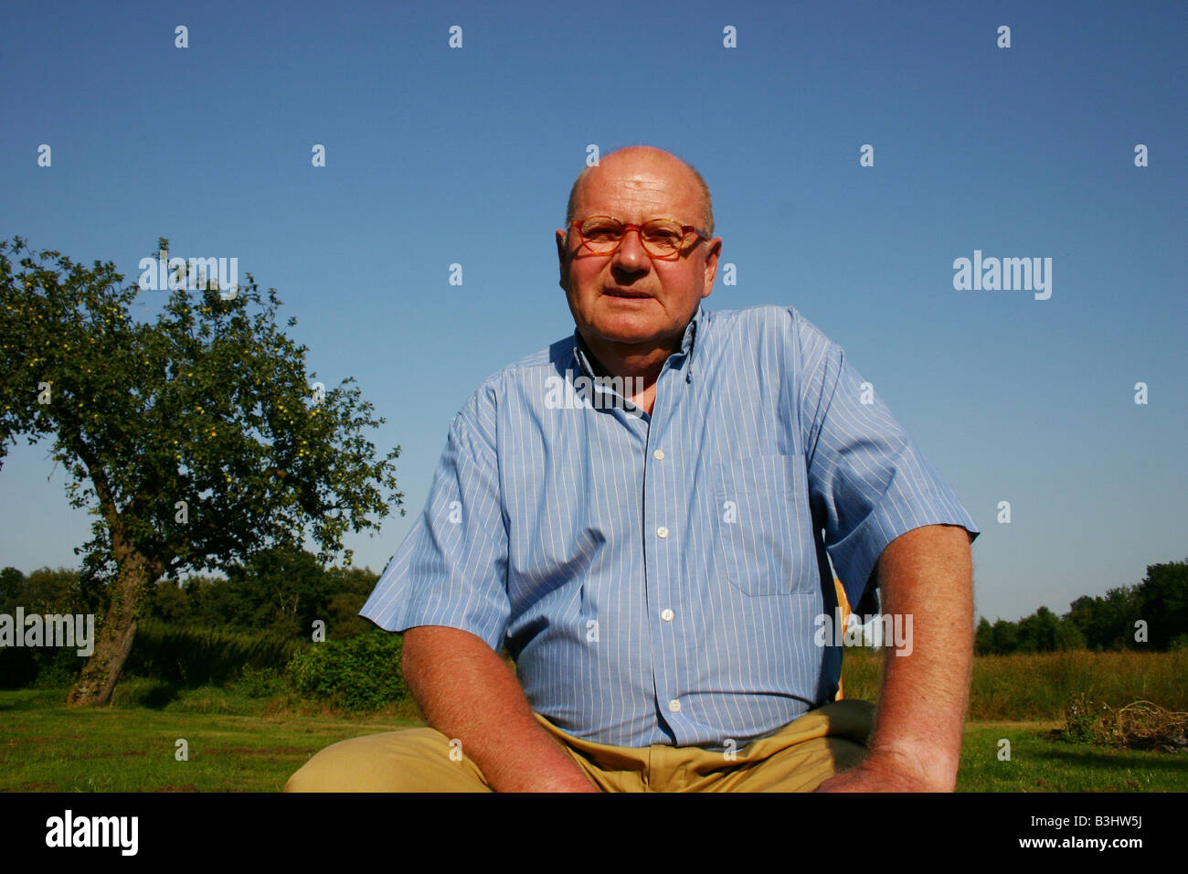 ein älterer Mann auf dem Lande Stockfoto