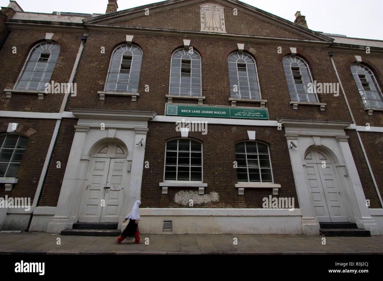 Brick Lane The Brick Lane Jamme Mosjid The London Jamme Masjid befindet sich in den Spitalfields, London Großbritannien Stockfoto