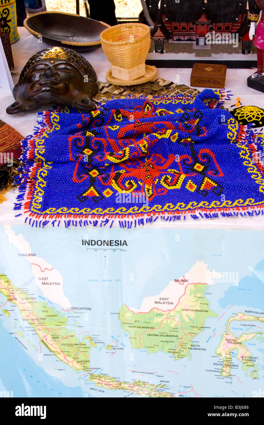 Indonesien-Stand zeigt künstlerische und kreative Kunstwerke. Drachen-Festival Lake Phalen Park St. Paul Minnesota USA Stockfoto