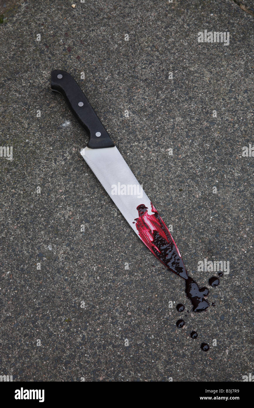Küchenmesser mit Blutstropfen in einer Straftat verwendet Stockfoto