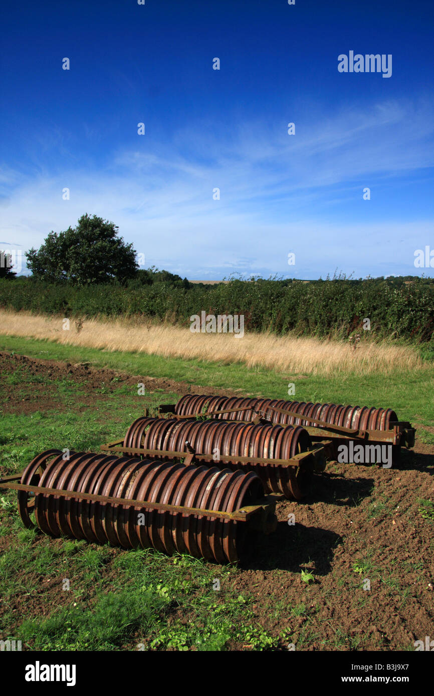 Landmaschinen, die in ein Feld links Stockfoto