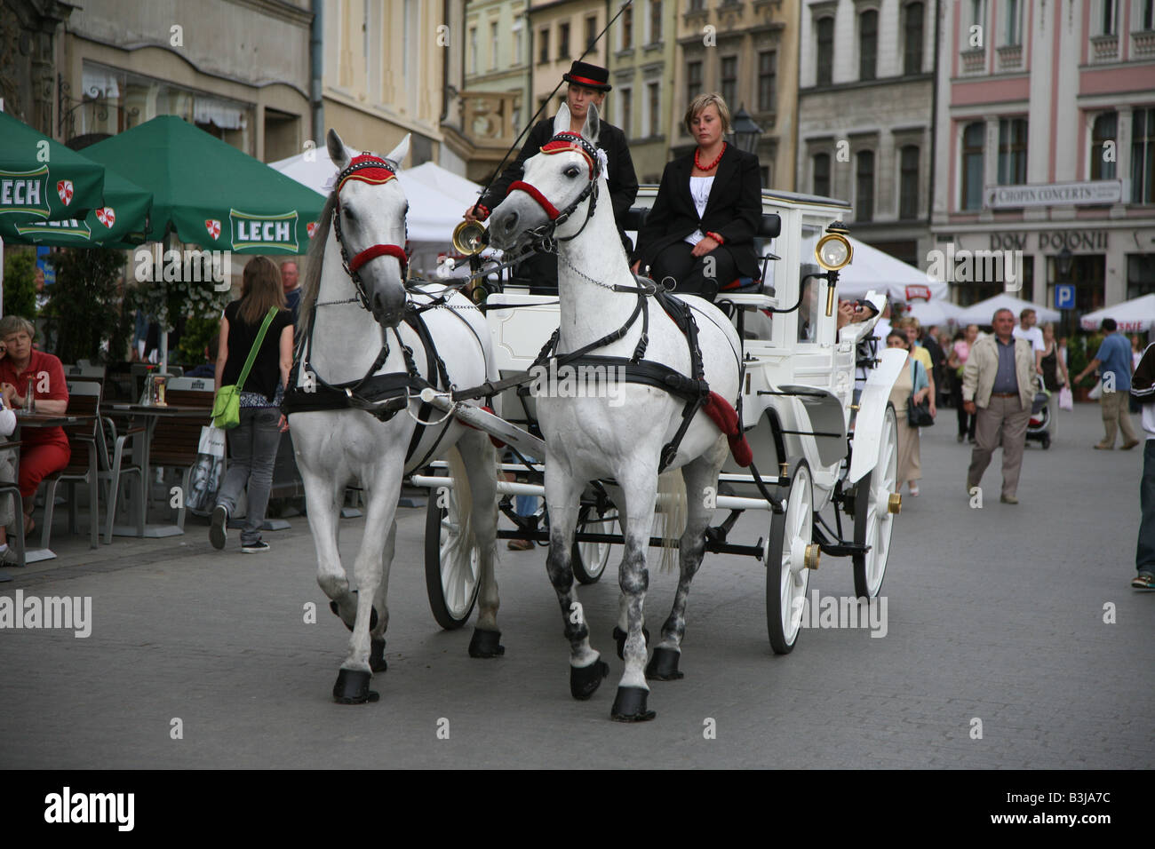 Pferd und Wagen in den wichtigsten Markt Platz (Rynek Glowny, Krakau) Cracow Polen, Europa Stockfoto