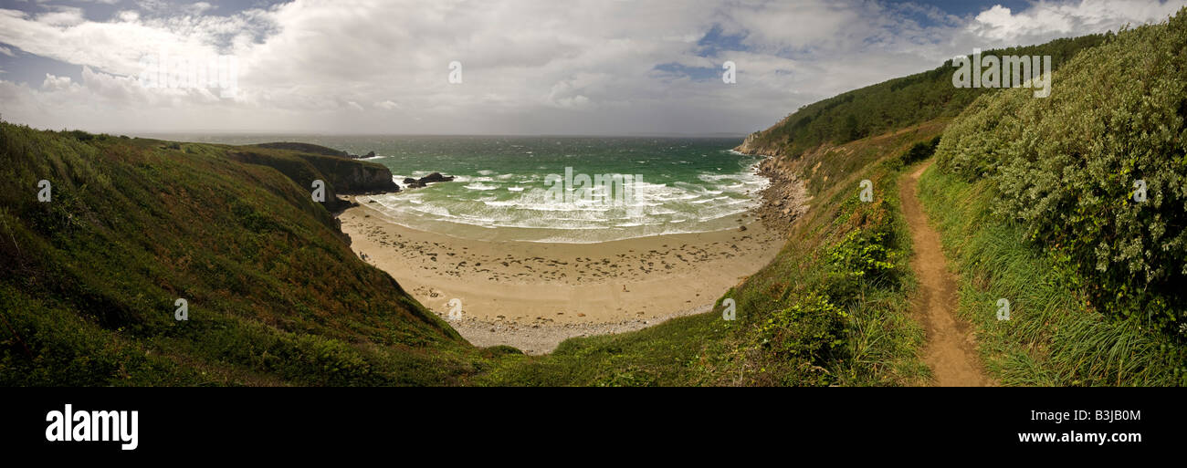 Ein Blick auf die Crozon-Halbinsel Küstenweg (Bretagne - Frankreich). Vue du sentier Côtier De La Presqu'Île de Crozon (Frankreich). Stockfoto