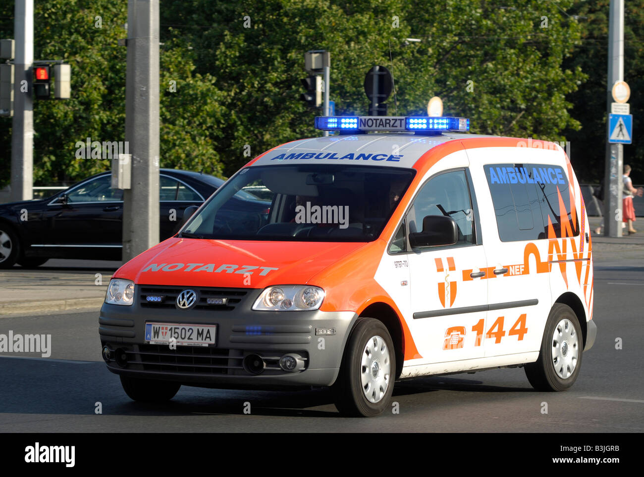 Notarzt Notfall medizinische Dienst Ambulanz in Österreich Stockfoto